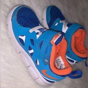 Toddler Boys Nike shoes - 9C - smoke free pet free home - only worn a few times